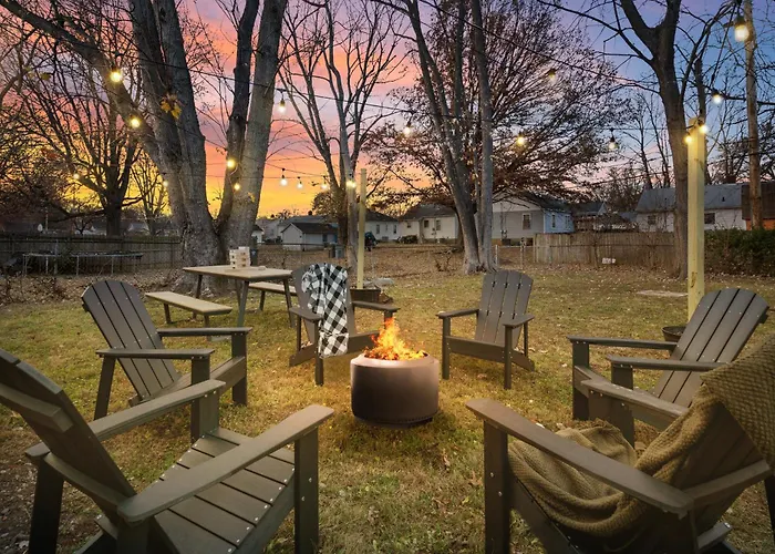 Urban Oasis Cozy Home Near Downtown With Game Room And Firepit