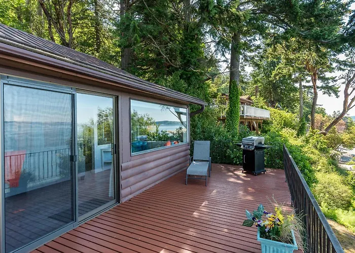 Perch - Breezy Point Hideout