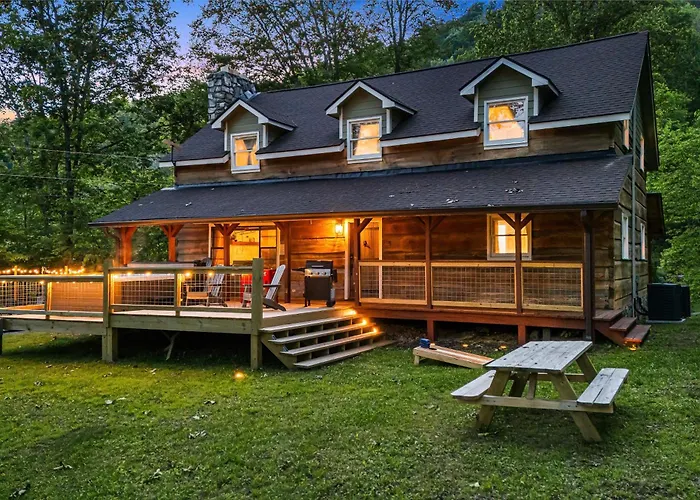 Hot Tub, Game Room & Fire Pit: Canton Log Cabin
