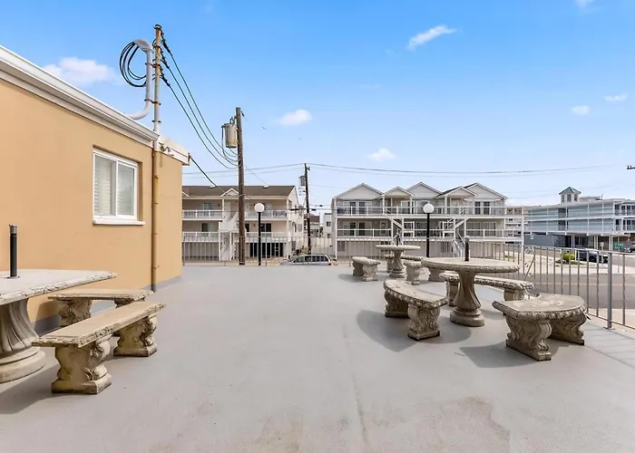 Sun, Sand &Poolside Fun! Beautiful 1Br Beach Condo