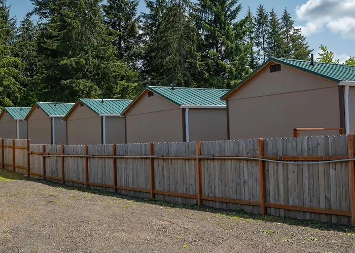 Far West Cabin-Tiny Homes Rental