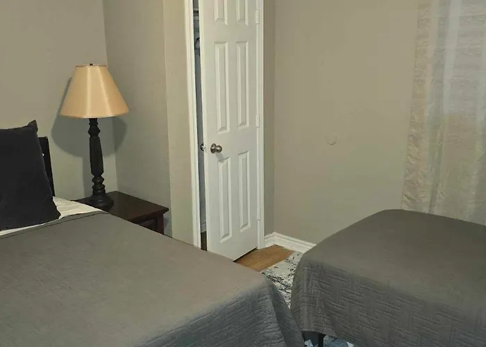 3 Bedroom Retreat With Modern Comforts And Local Charm