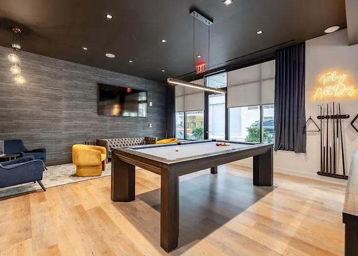 Modern Apt With Indoor Pool