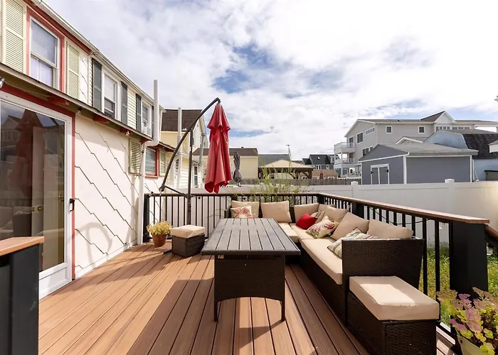 4Br Townhome Right Near The Bay With New Patio