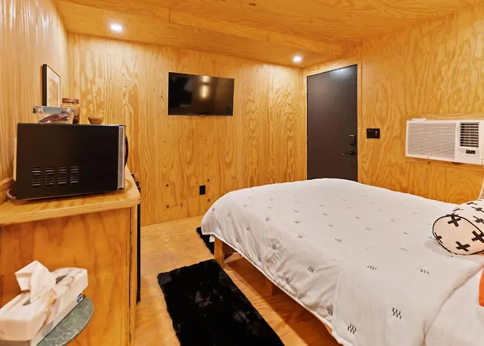 Unique*New*Hot Tub Studio*Mins To Dt & Phx Airport