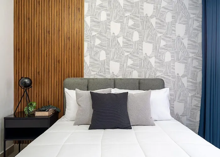 Splendid-Kingbed-3Br-Pool-Ac-Modern-Wifi-Yellowkey