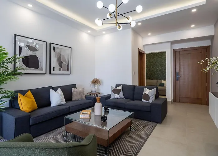 Splendid-Kingbed-3Br-Pool-Ac-Modern-Wifi-Yellowkey