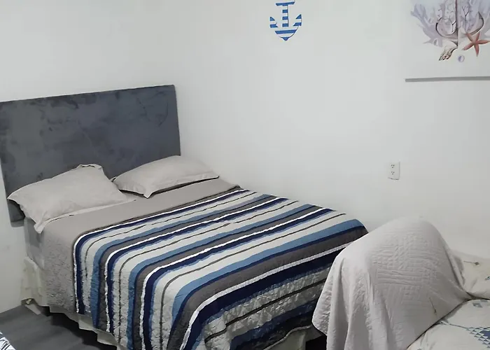 Barato Seguro Y Comodo, Anclas