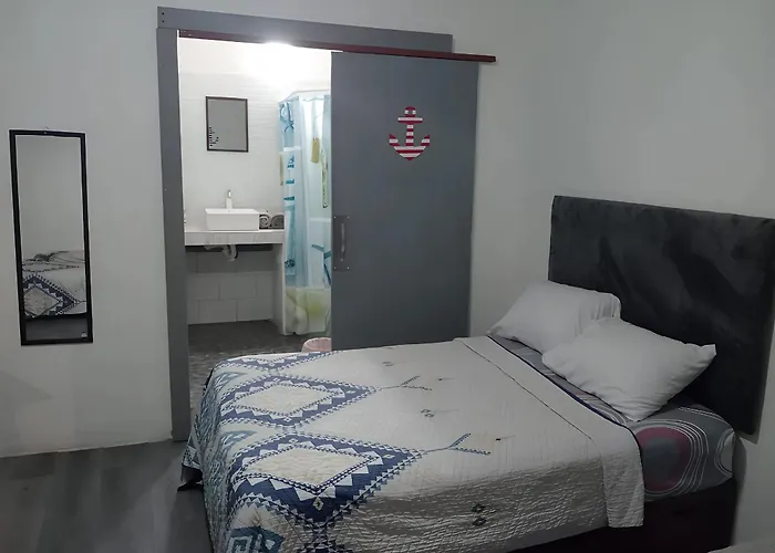 Barato Seguro Y Comodo, Anclas