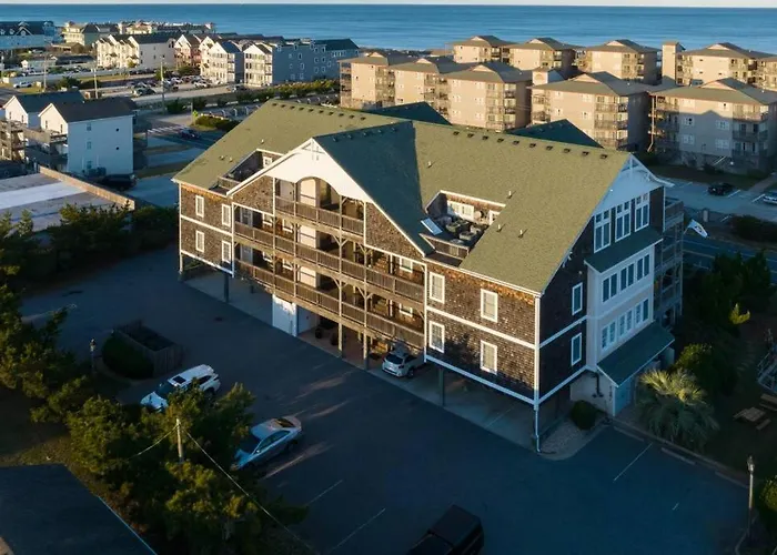 Steps From The Beach - Spacious Condo With Amenities