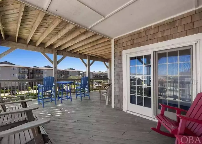 Steps From The Beach - Spacious Condo With Amenities
