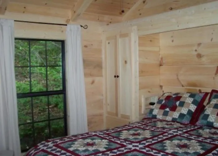 Cabin In The Woods-Peaceful 1Br 20-Acre Rural Retreat-Hottub&Wifi Near Asheville