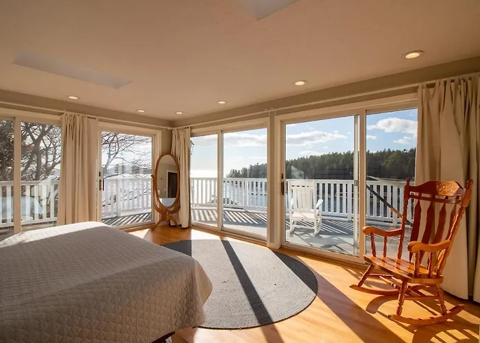 Fantastic Waterfront Views