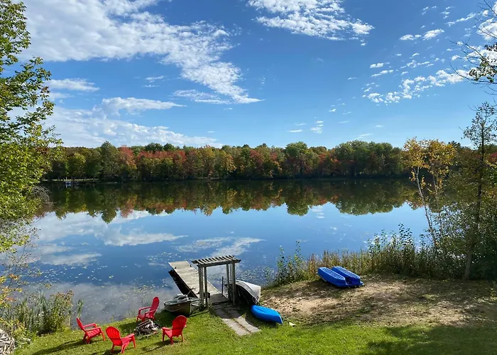 Private Lakefront House On Peaceful Private Lake