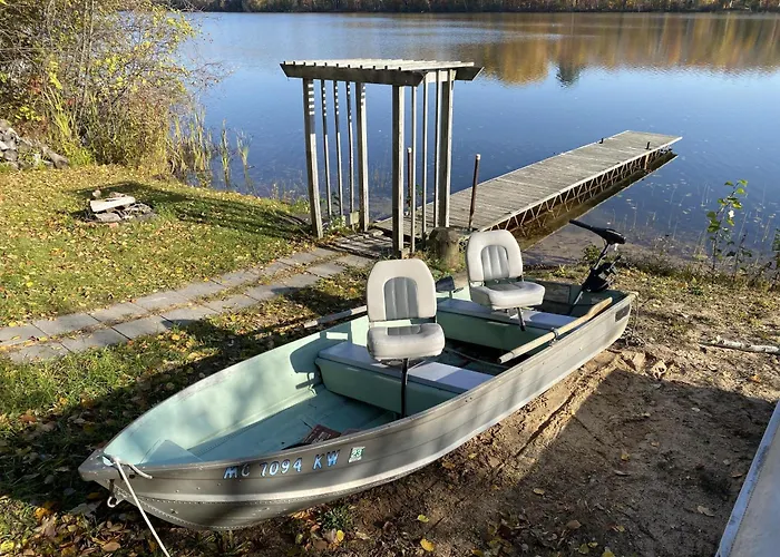 Private Lakefront House On Peaceful Private Lake