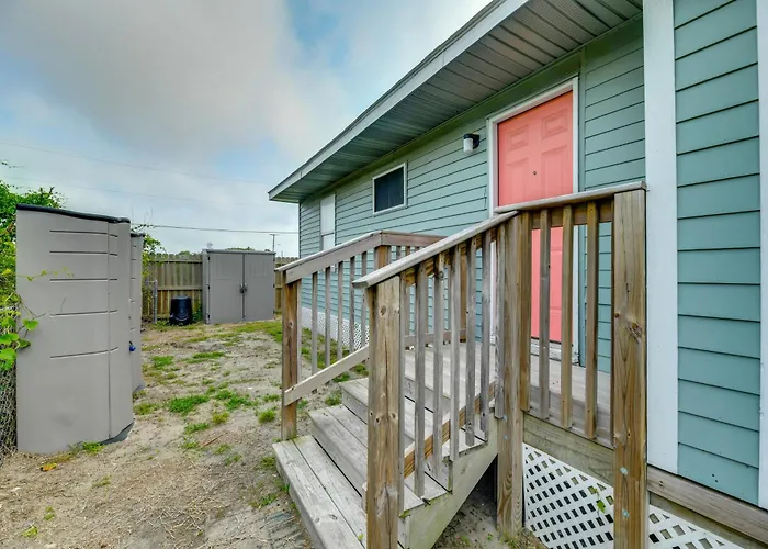 Walk To Beach & Pier: Updated Abode In Rockport!