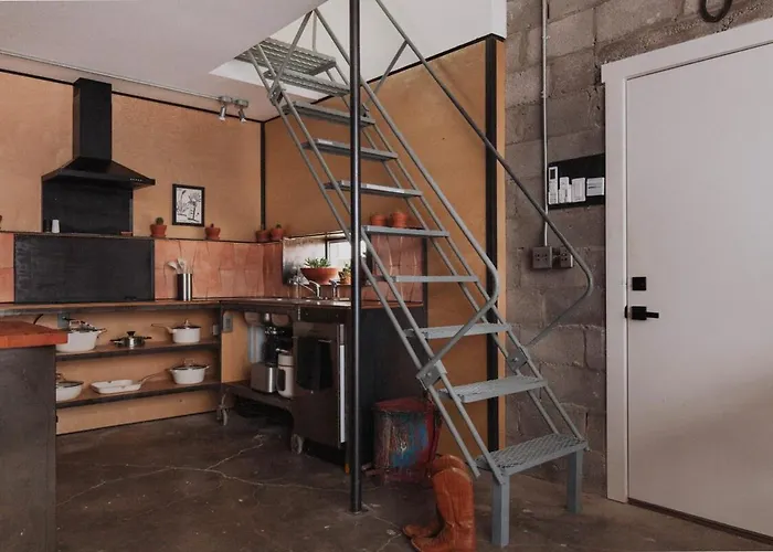 Industrial Artist Loft At Iconic Property