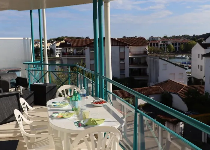 Appartement A Ciboure Avec Piscine Chauffee Et Parking Prive