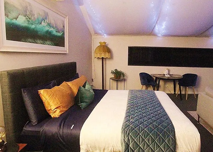Dreamweaver Studio - Town Forest Retreat