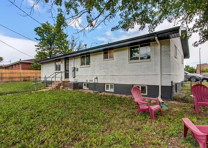 Spacious Family Home In Littleton With Fenced Yard