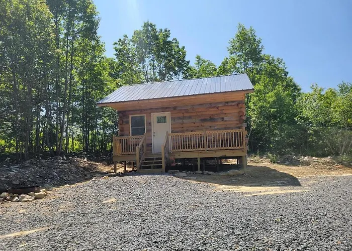 Treehouses At Lake Mountain Manor