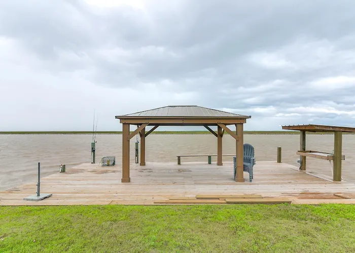 Seabreeze Retreat: Waterfront Home Near Sargent