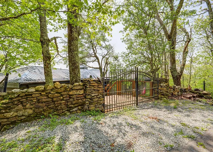Close To Trails! Seven Devils Retreat W/ Hot Tub