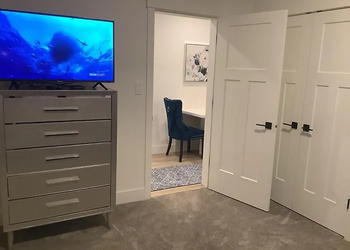 Sapphire Lux Queen Suite