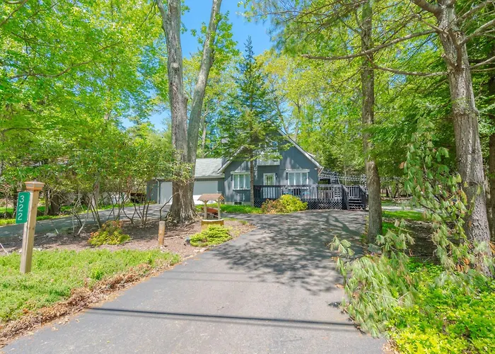 Poconos Pines Retreat Getaway Near Top Attractions