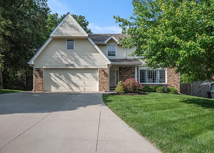 Central Family Oasis With Hot Tub & Fenced Yard