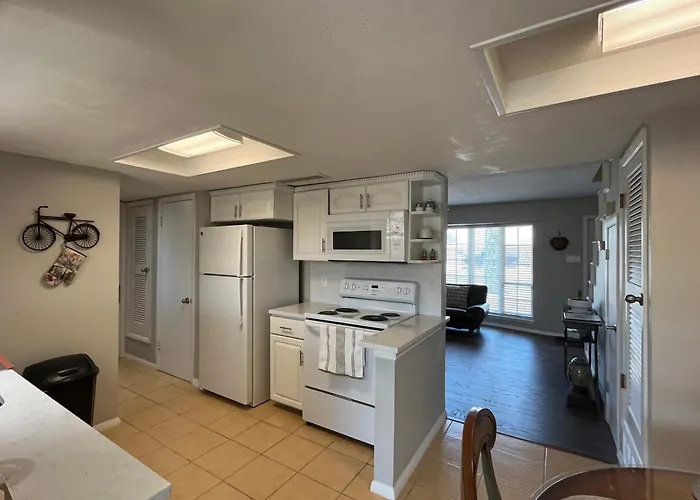 Cozy Townhome 5 Min To Airport