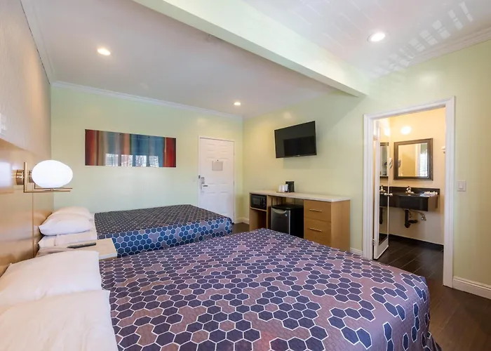 Hollywood City Inn