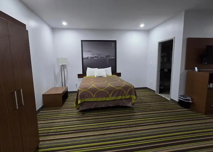 Super 8 By Wyndham Windsor/Dougall