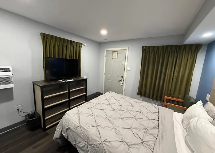 Bishop Elms Motel