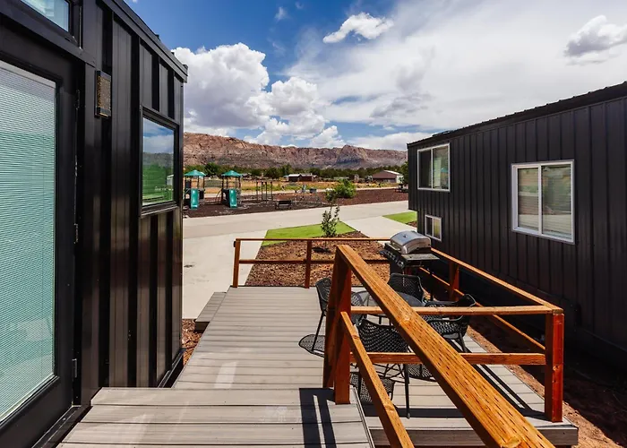 Modern Tiny Home Near Zion With Private Deck & Red Rock Views