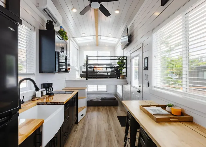 Zion Designer Tiny Home Private Deck & Bbq