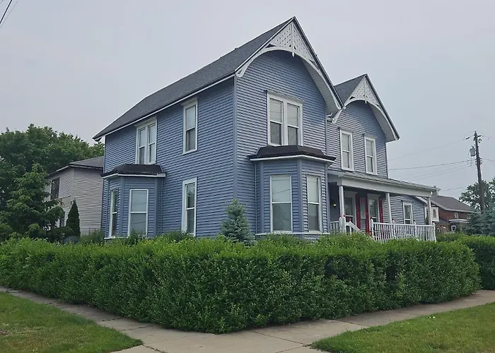 Studio W King Bed Walking Distance To Beach & Shops