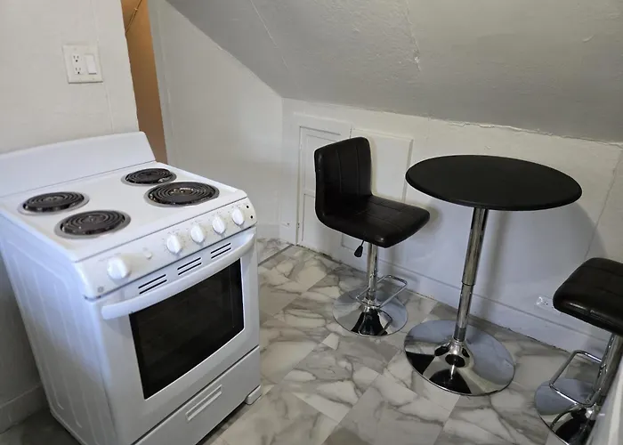 Cozy Downtown One Bedroom Free Parking