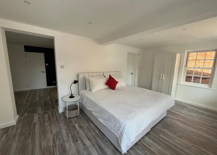 Yugogo One-Bedroom Apartment 37 London Road