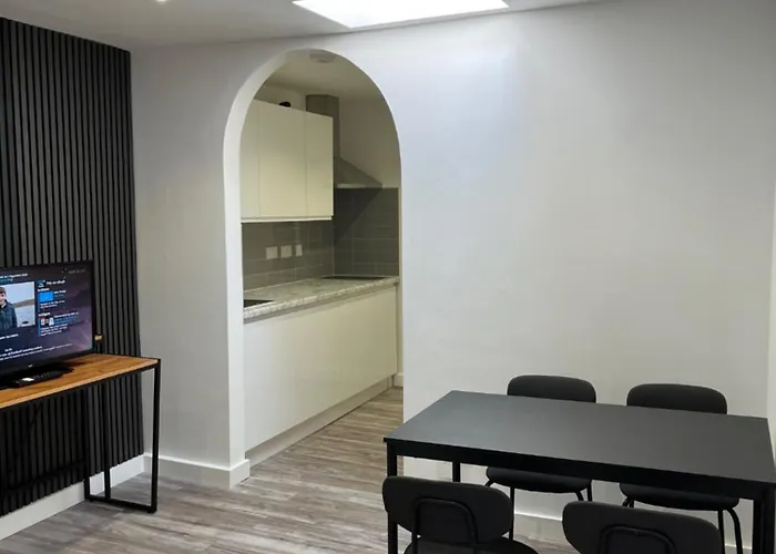 Yugogo One-Bedroom Apartment 37 London Road