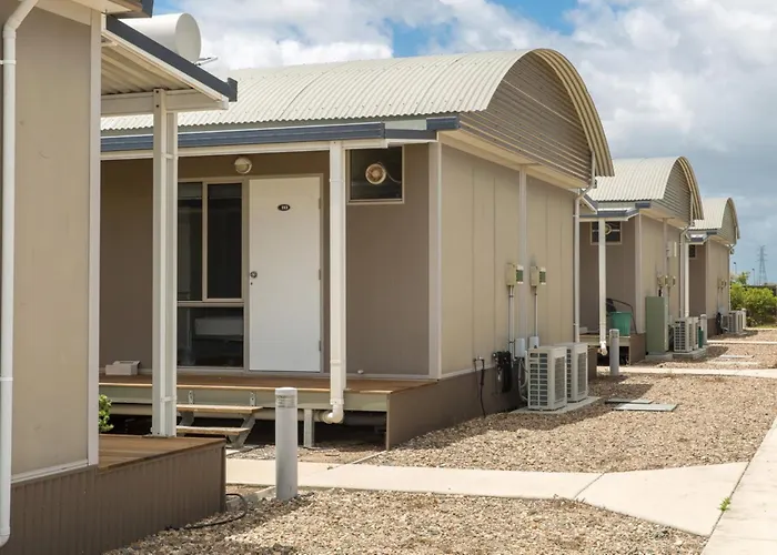 Merinda Village Hotel - Country Pub Stay - Just Off Bruce Highway