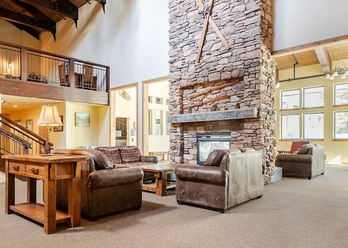 Modern Kirkwood One Bedroom With Deck