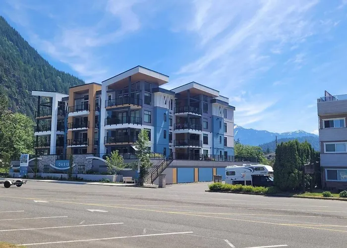 2 Bedroom With Lake And Mtn Views