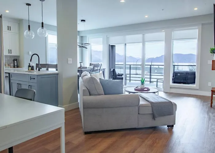2 Bedroom With Lake And Mtn Views