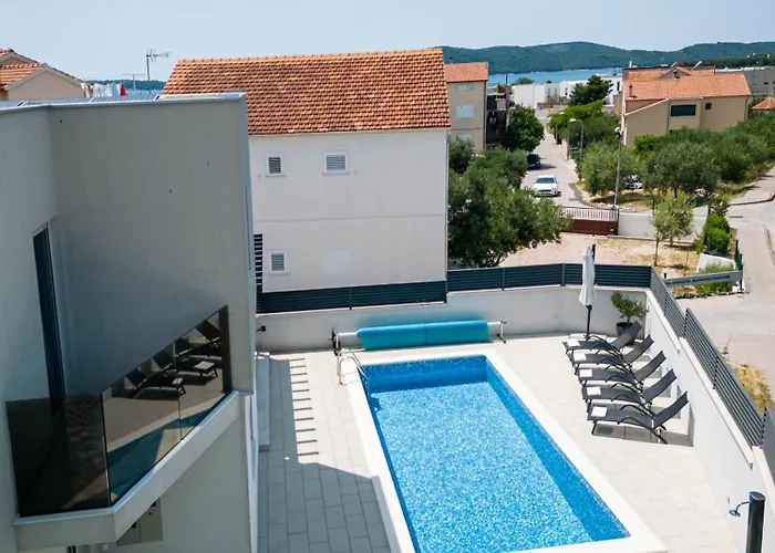 Villa Lumaka Sun: Beachside Retreat with Dual Pools in Brodarica