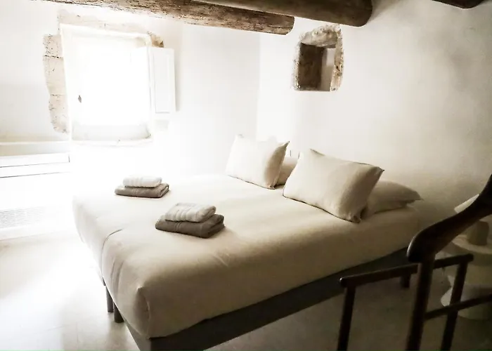 Les Maisons Secretes