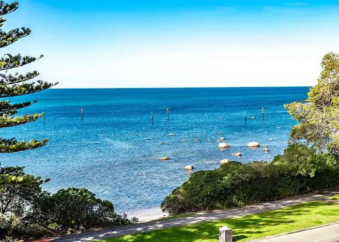 19-117 Franklin Pde - Beachfront Location - Linen Included