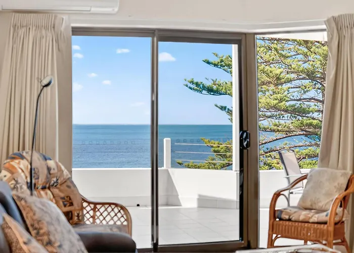 19-117 Franklin Pde - Beachfront Location - Linen Included