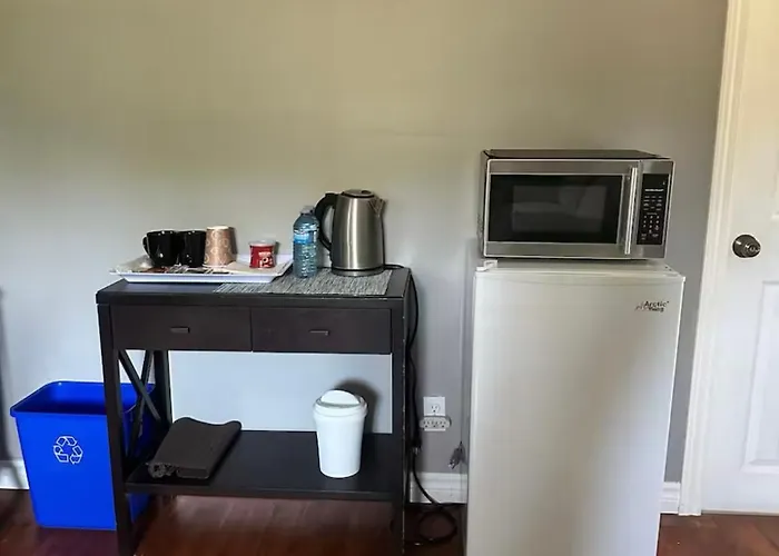 Cozy & Private Full Floor At Minnow Lake
