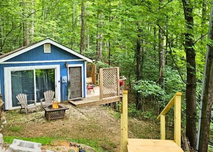 Cottage By The Lakeshore With A Private Hot Tub